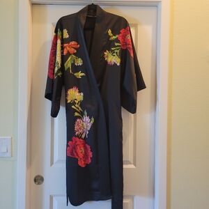 Just Like New, NATORI KIMONO style Satin Robe Size S/M